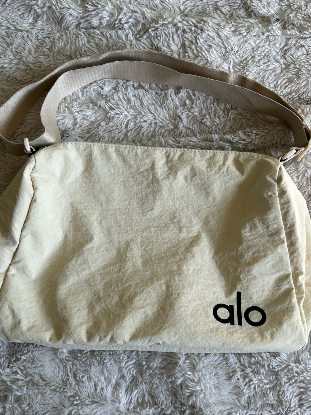 ALO Yoga On-The-Go Crossbody Shoulder Bag Cream NWT Nylon Black Logo